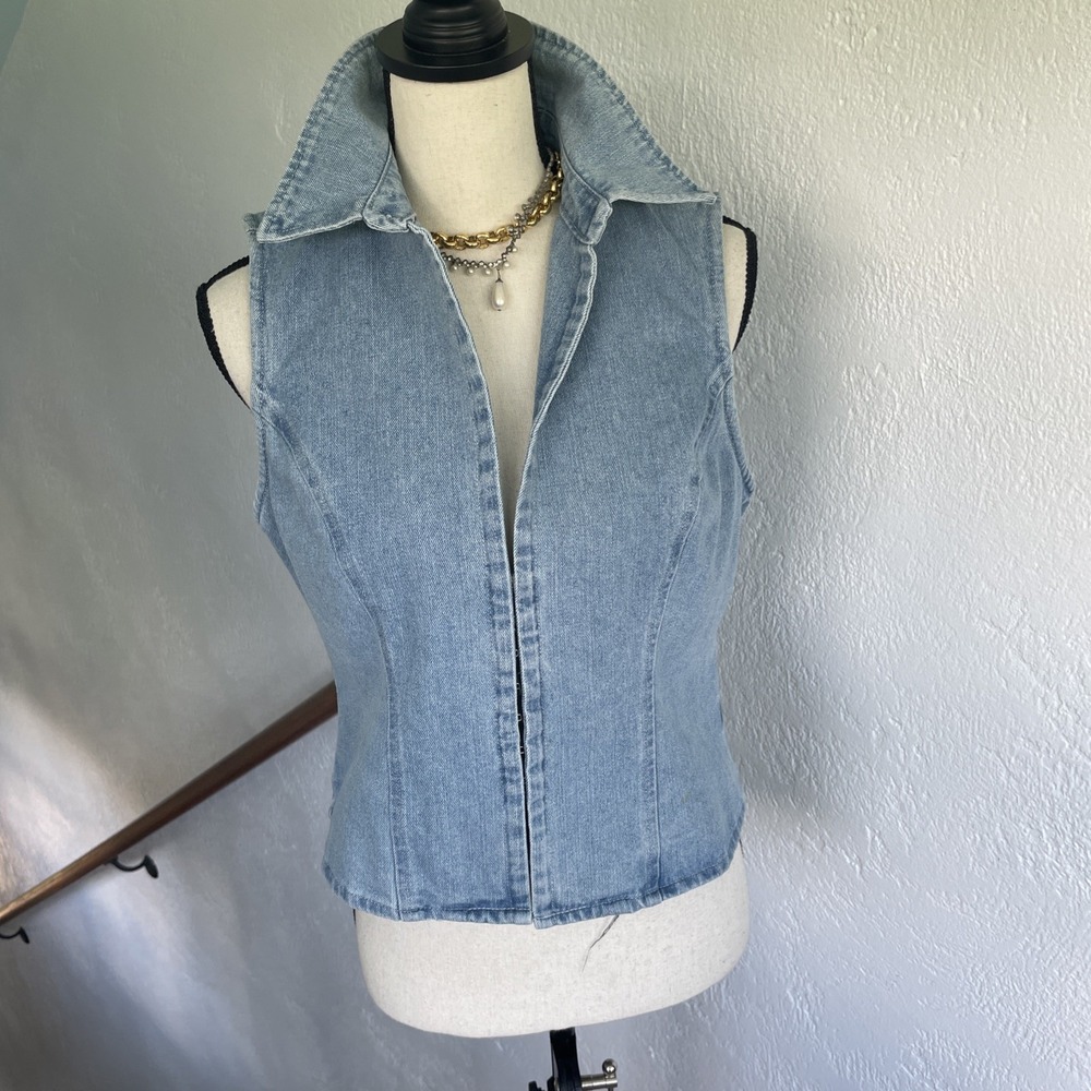 Vigoss NWT Women's Denim Light Blue Hook And Eye Front Sleeveless Jean Top M